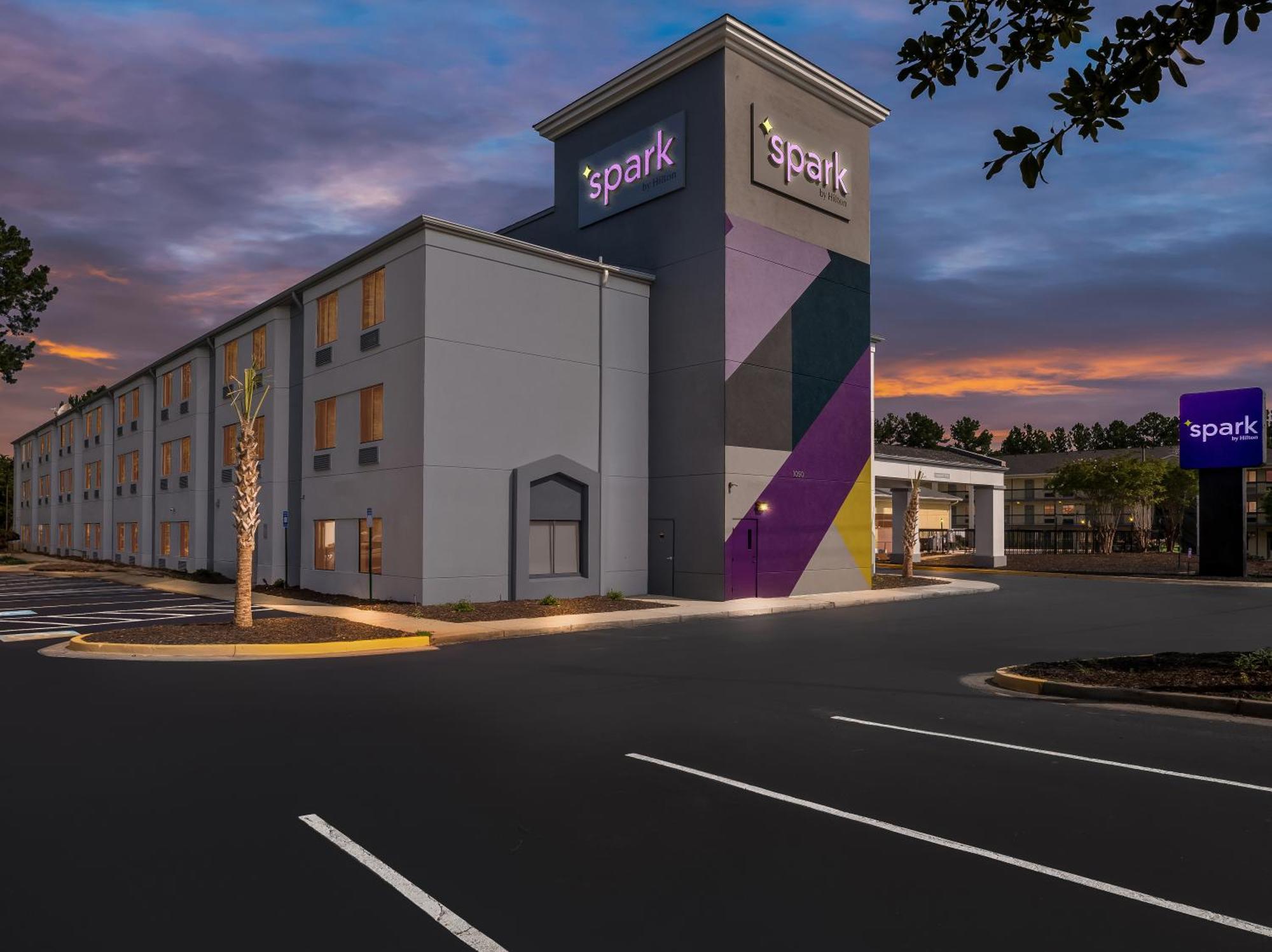 Spark By Hilton Augusta Luaran gambar